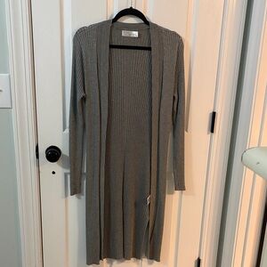 Time and Tru Light Gray Knit Sweater